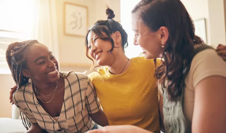 3 friends laughing together